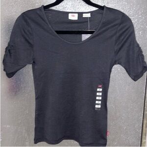 Levi’s basic ruffle sleeve top
